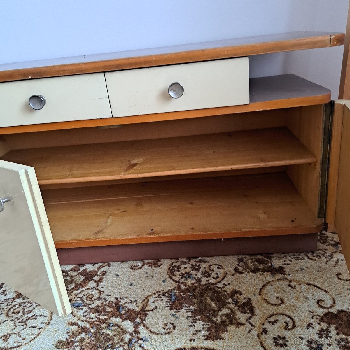 Prodám retro komodu skříňku - 2