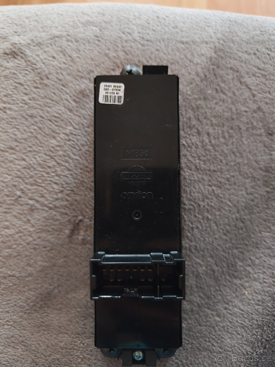 Ovládací panel Nissan - 2