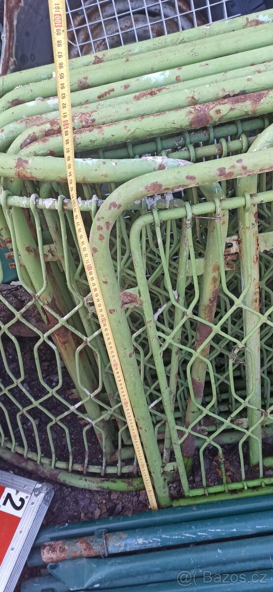 Prodám kovové staré ploty - 2