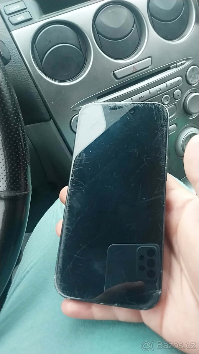 iPhone 15 128GB - 2