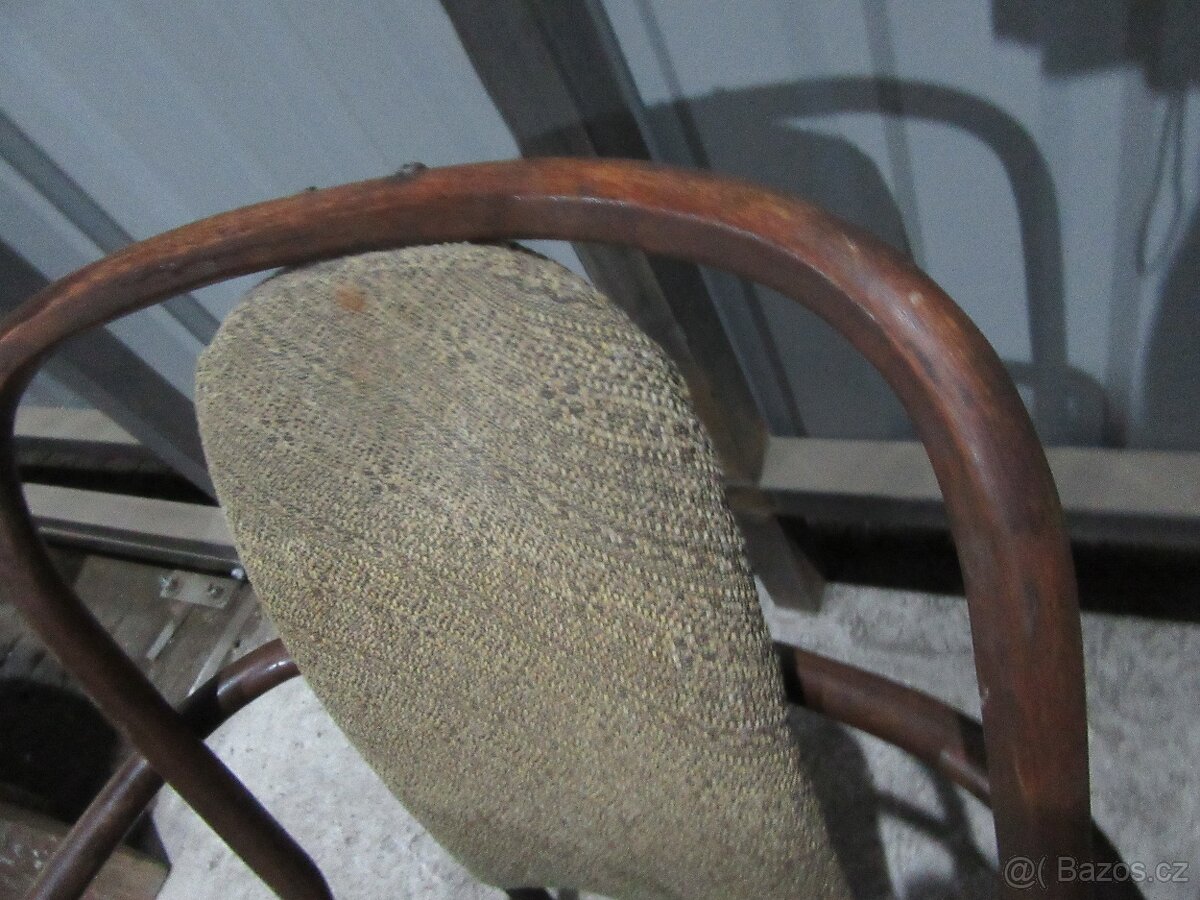 Nabízím retro polokřesla Ton. Na renovaci. Jen co je a foto. - 2
