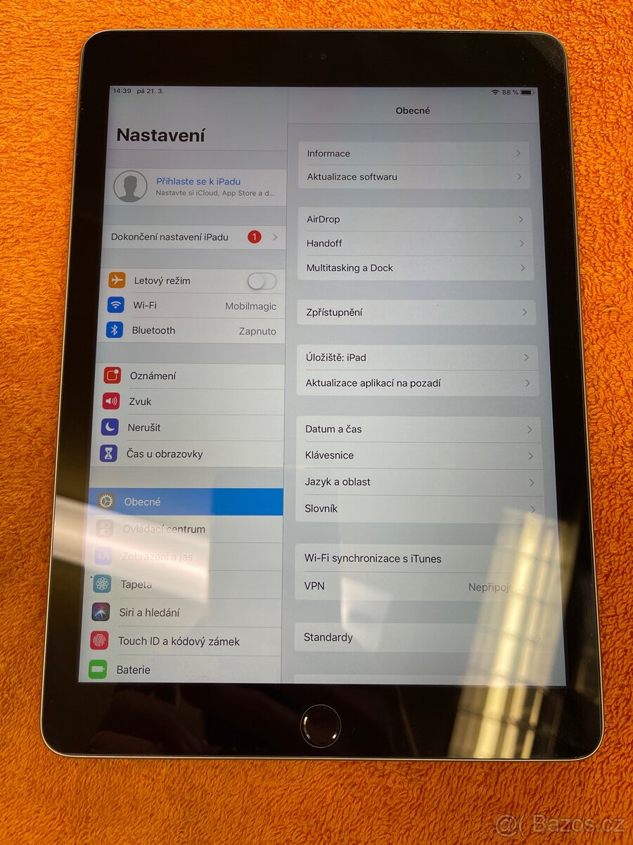 Apple iPad (5.generace) 32GB v top stavu - 2