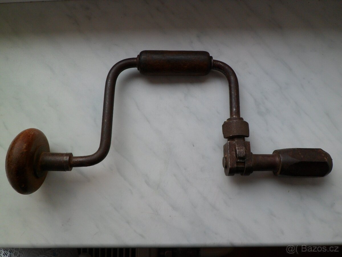 STARÁ RUČNÍ VRTAČKA - 2