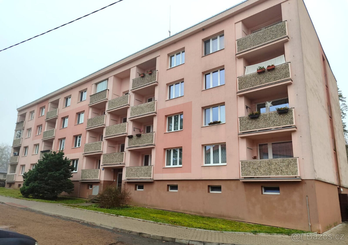 Pronájem bytu 2+kk s lodžií, 43m2, Hrádek, Ke Stadionu - 2