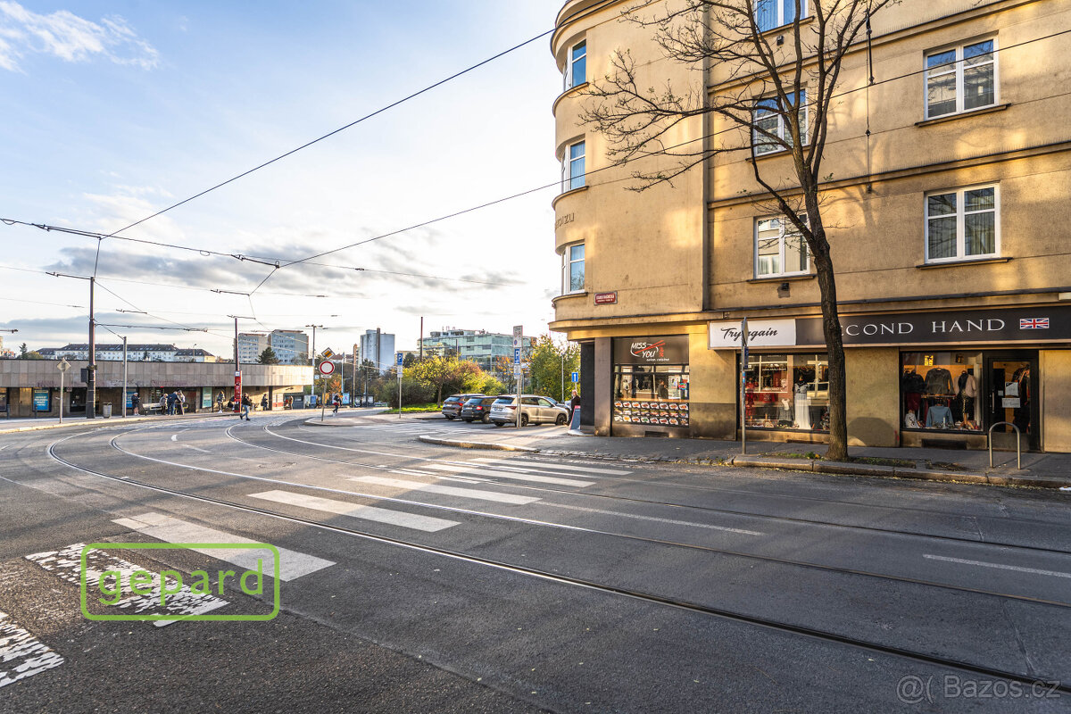 Pronájem obchodu 43,3m2, ul. Mrštíkova, přímo u metra Strašn - 2