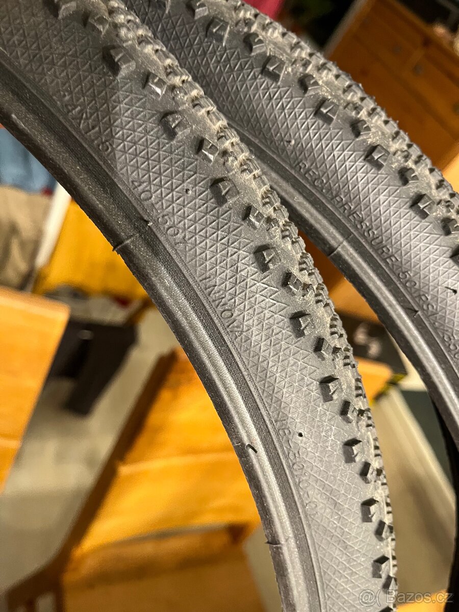 Innova 2x plast 24 x 1,5 (40 - 507), Gravel, skoro nový - 2