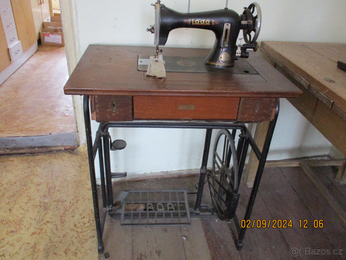 Šicí stroj retro - 2