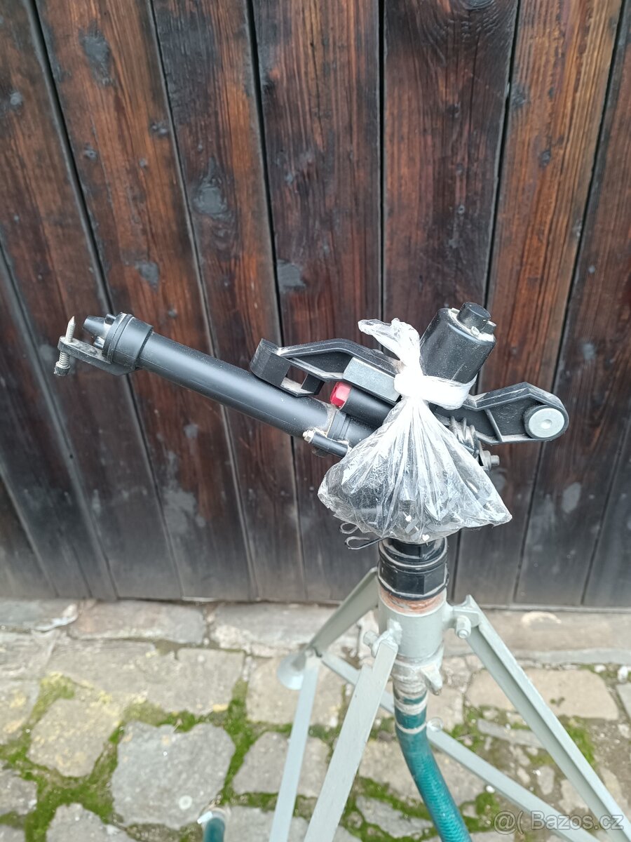 OTOČNÝ ÚDEROVÝ POSTŘIKOVAČ PUK - 2