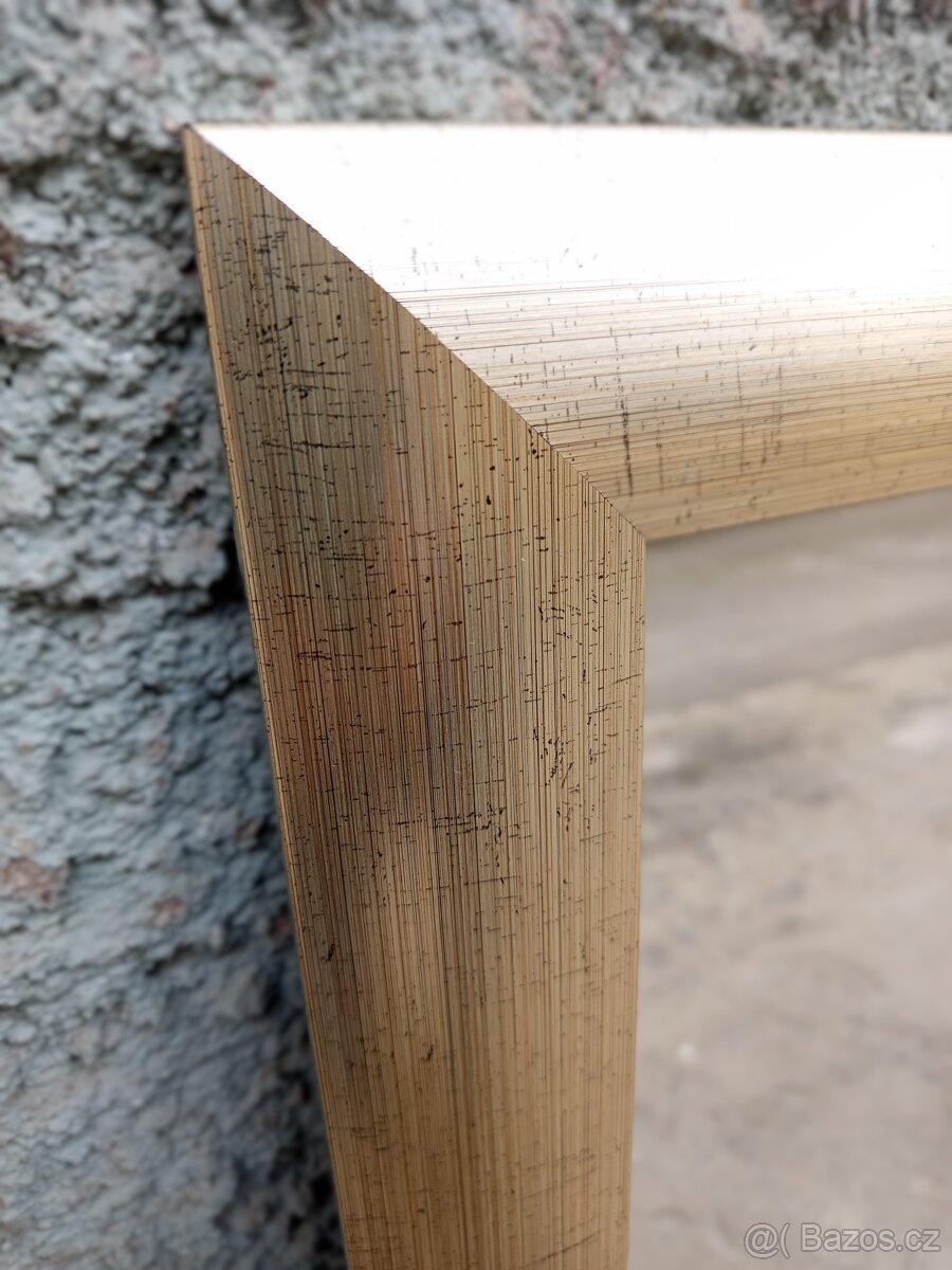 Zrcadlo v rámu - zlatisté barvy - 2