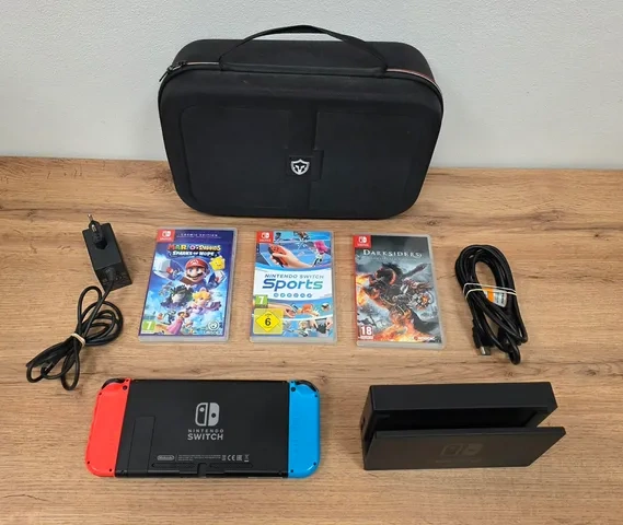 Nintendo switch + 3 hra + pouzdro - 2