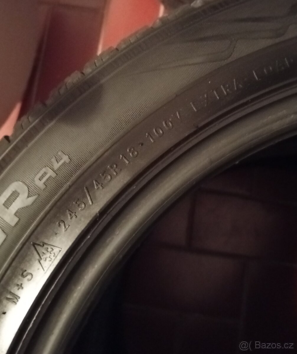Pneo 245/45 R18 - 2