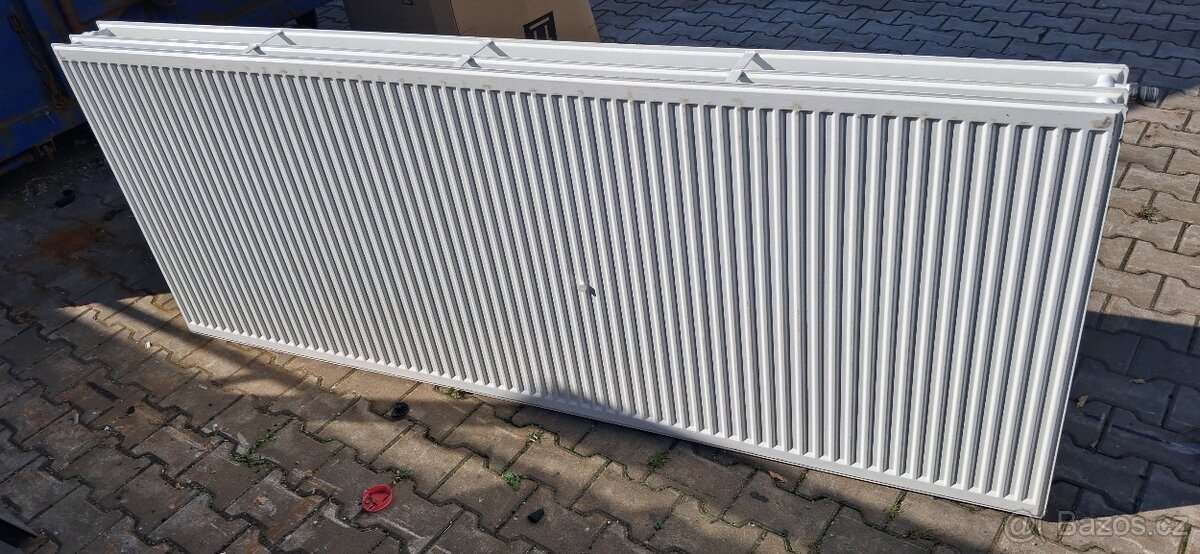 Prodam velky 3 zebrovy plochy radiator - 2