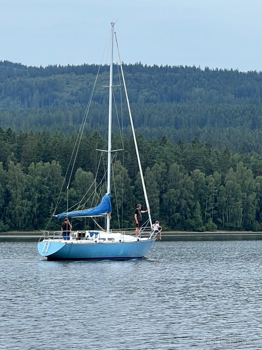 Kajutová plachetnice C&C30 - 2