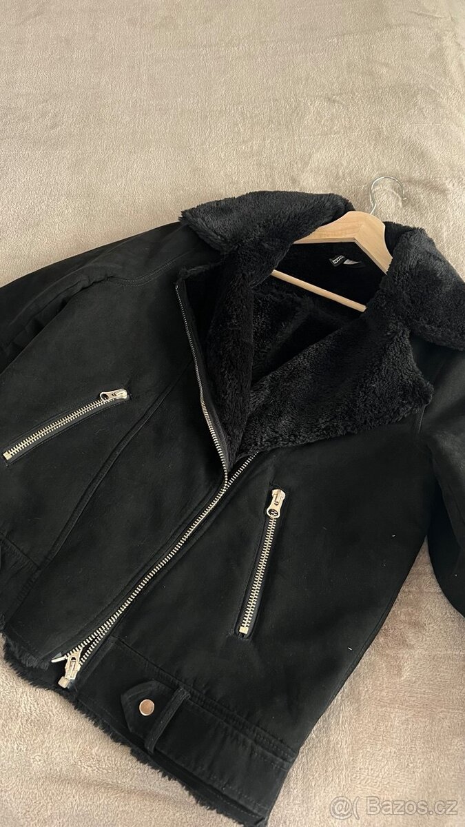 Černá zimní bunda H&M s kožíškem – skvělý stav - 2
