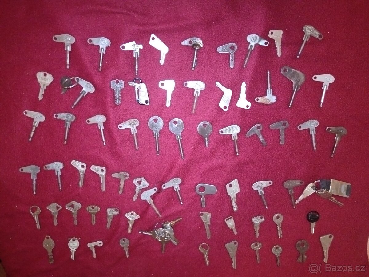 Sbírka 72 X klíčků Tatra škoda Jawa ČZ pérák scintilla
- 2
