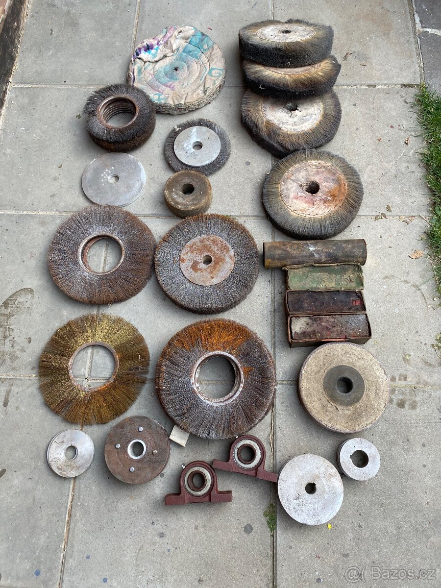 Kotouče na leštění různých kovů . - 2