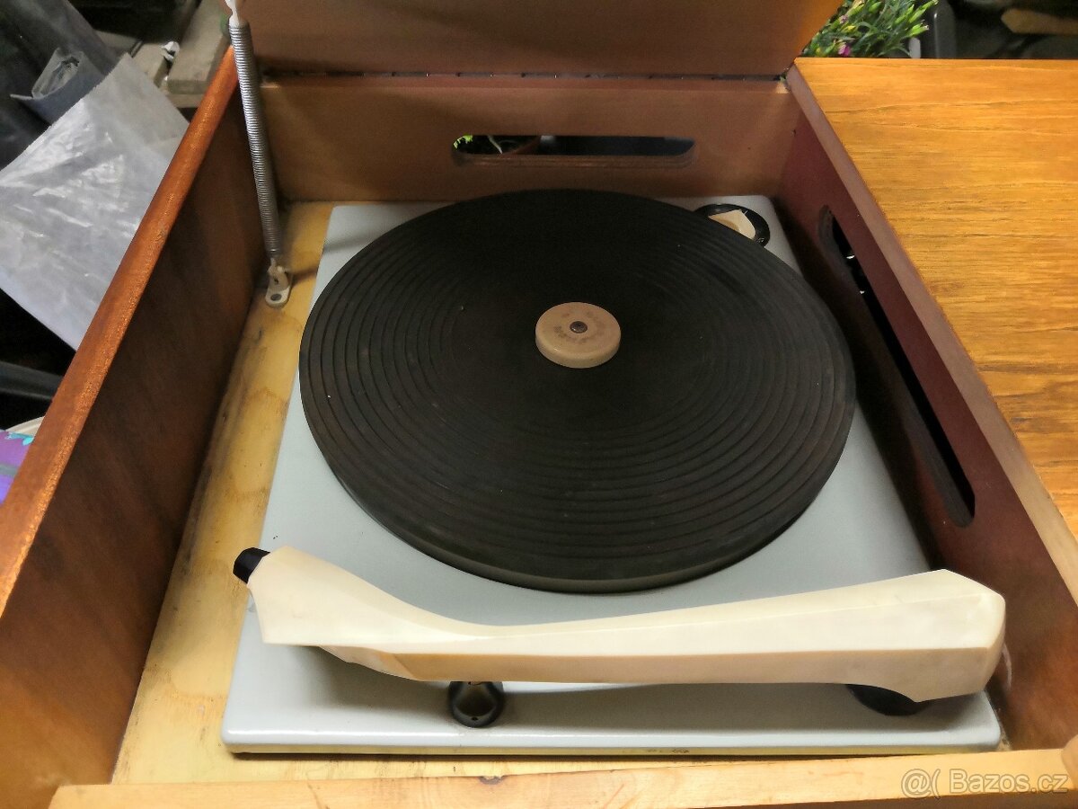 Staré gramorádio TESLA OPERETA 1021 A - 2