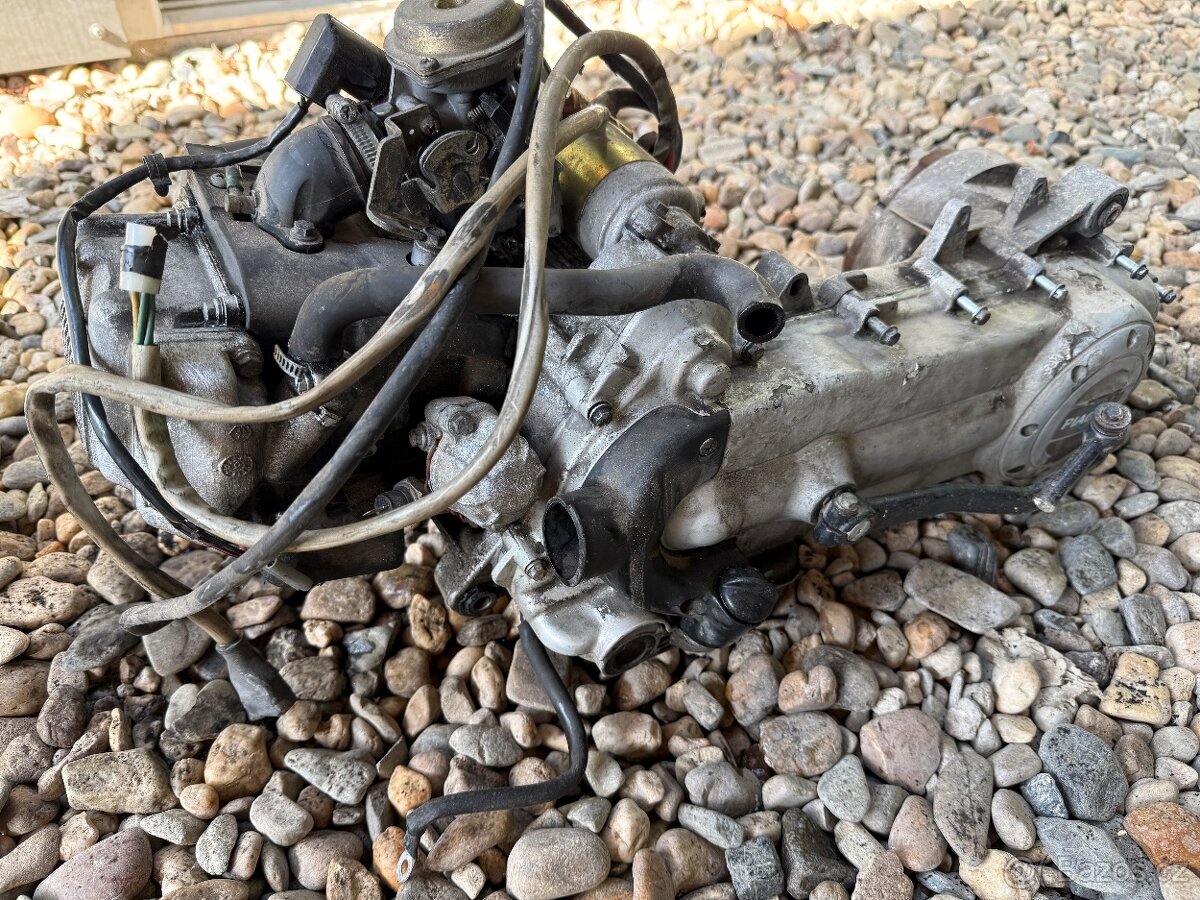 Motor Piaggio Hexagon 125 4T - 2