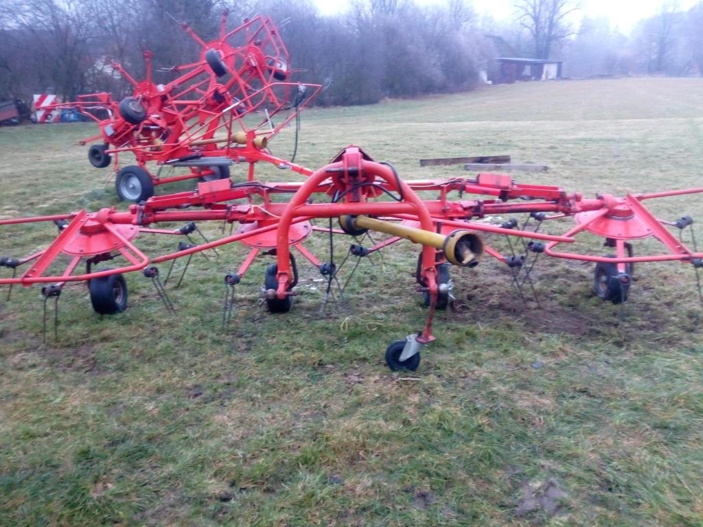 Obraceč sena a píce KUHN GF 5000 - 2