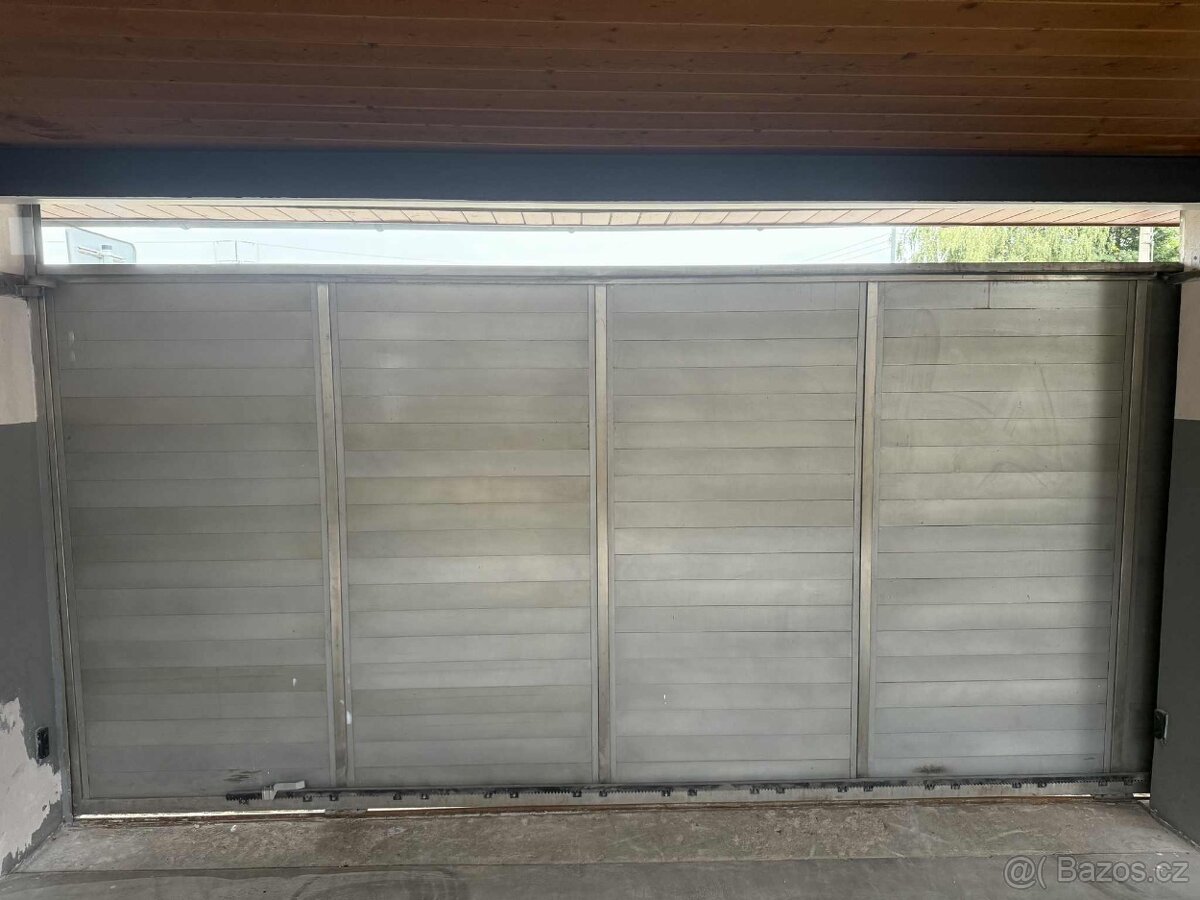 Posuvná nerezová brána - 2