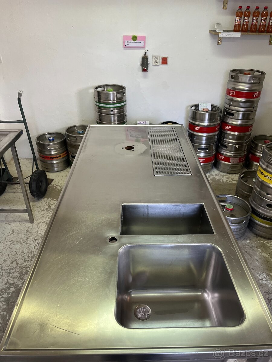Nerezový výčepní stůl č.1 - 2