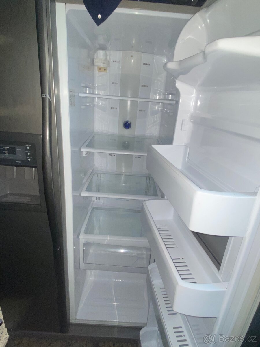 Samsung americka lednice s vyrobnikem ledu - 2