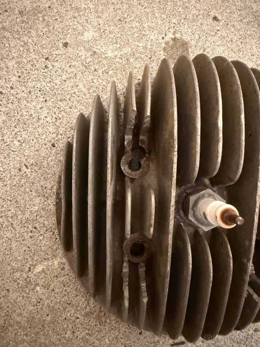 Hlava válce čz 250/455 - 2