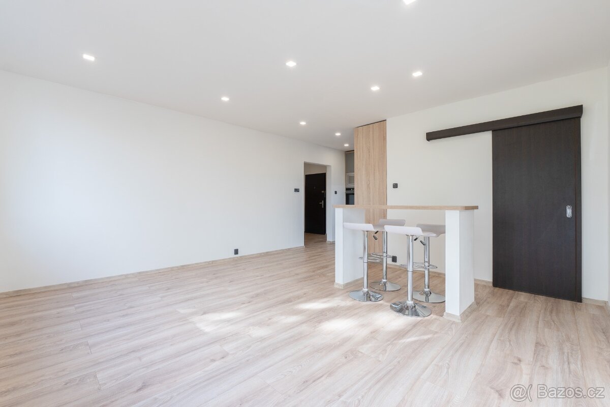 Prodej bytu 2+kk 48 m² Alejní, Chlumec - 2