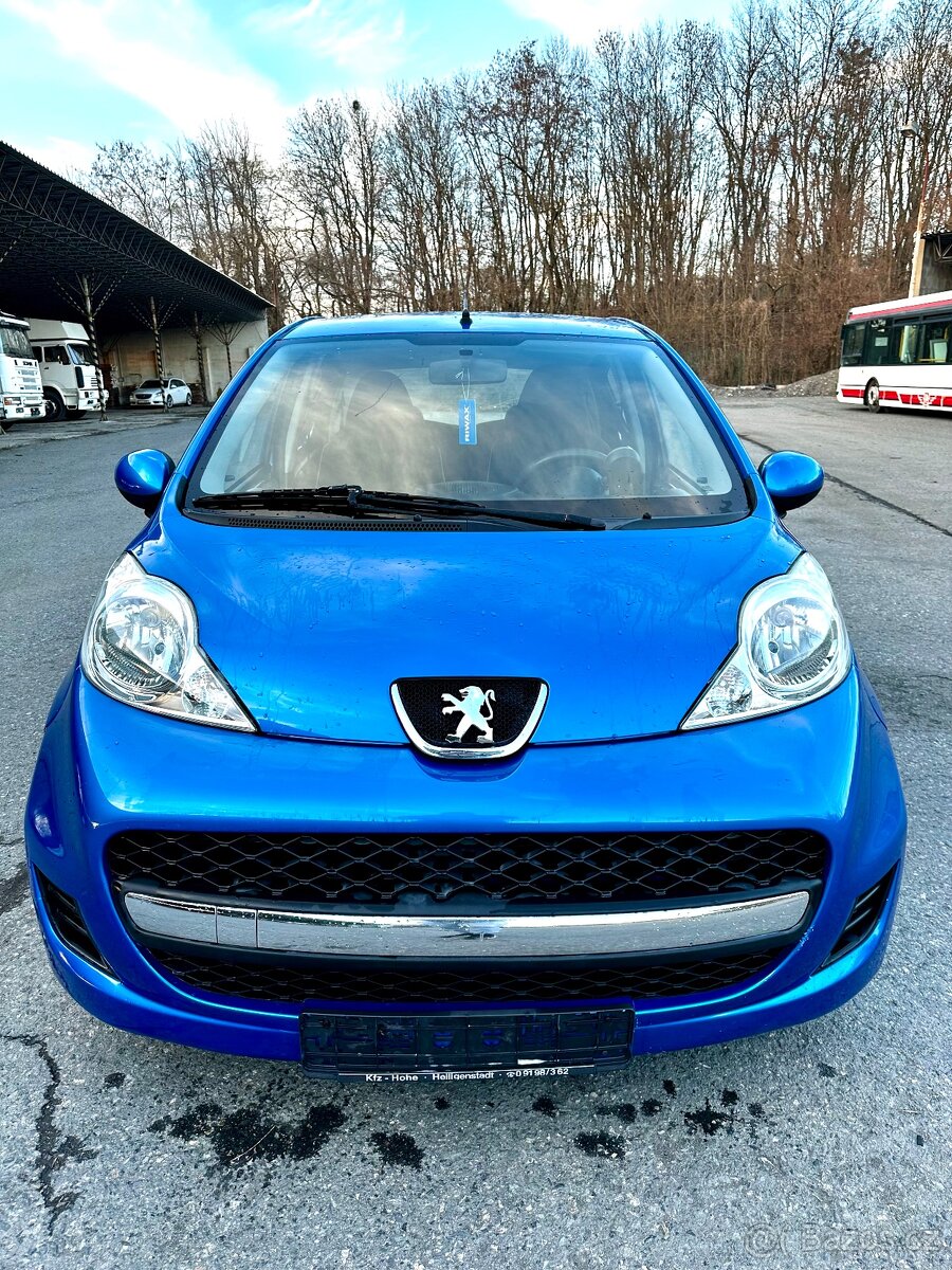 Peugeot 107, TK 2/2028, servisní kn. Super stav. - 2