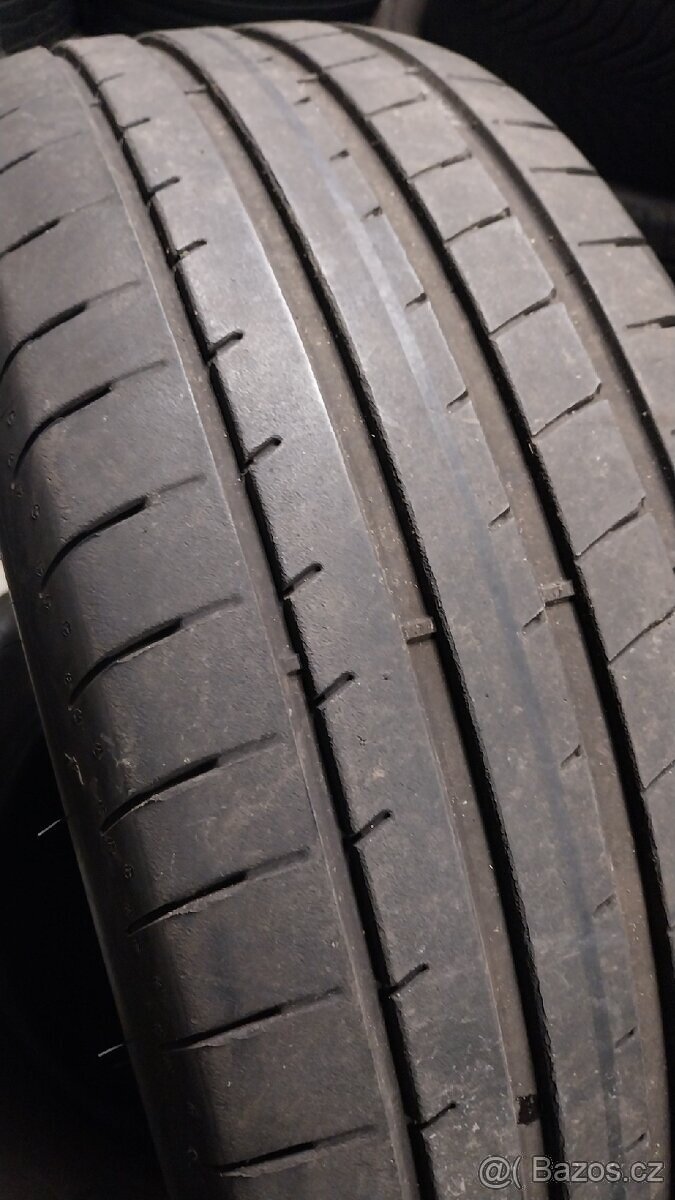 Prodám 2 x letní pneu Goodyear 235/60/18 - 2