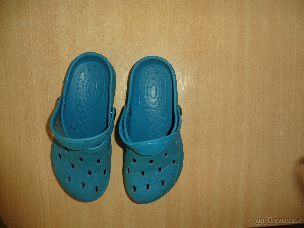 Tyrkysově modrá gumová obuv vel. 33 - 2