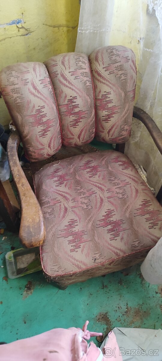 Starožitný (1906) dřevěný nábytek - 2