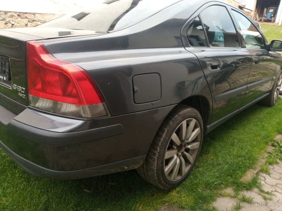 Volvo S60 2.4 awd - 2