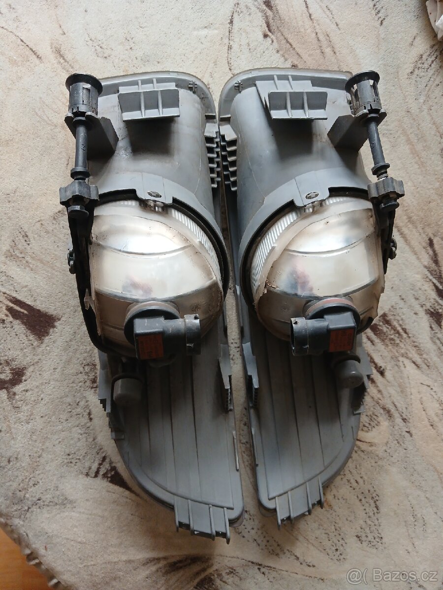 Prodám mlhovky Škoda Superb 2 originální sadu - 2