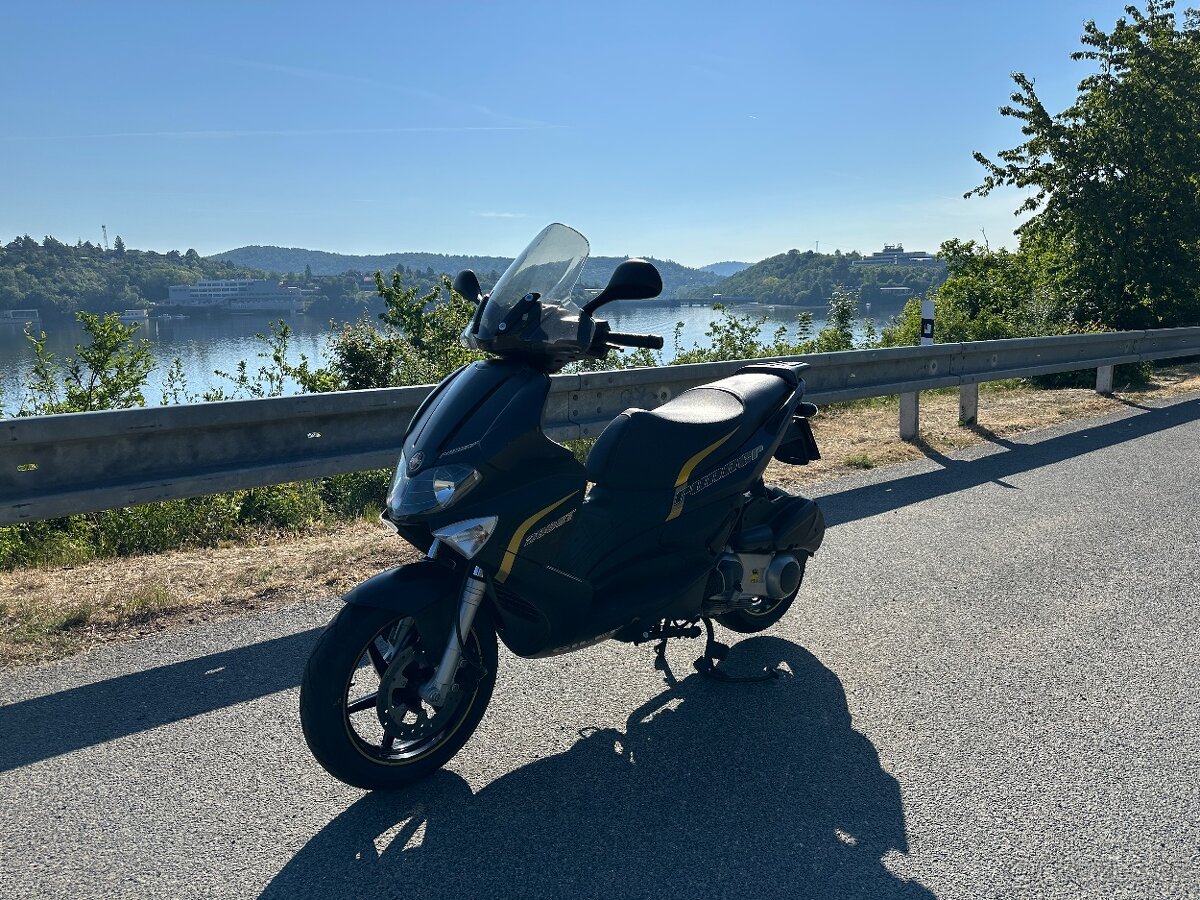Gilera Runner 200 ST r.v. 2011 - 2