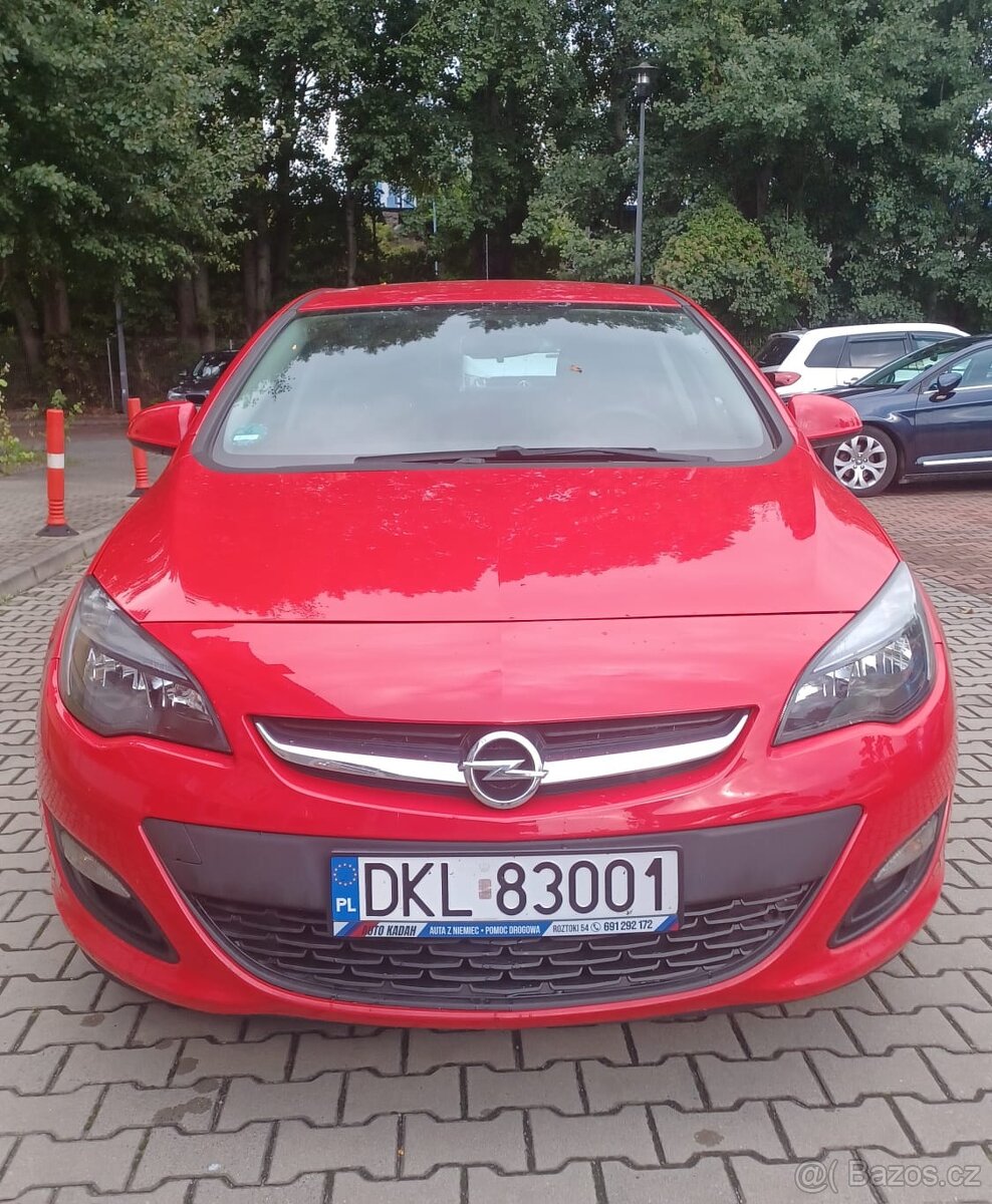 Opel Astra J 1.6 Benzín - 2