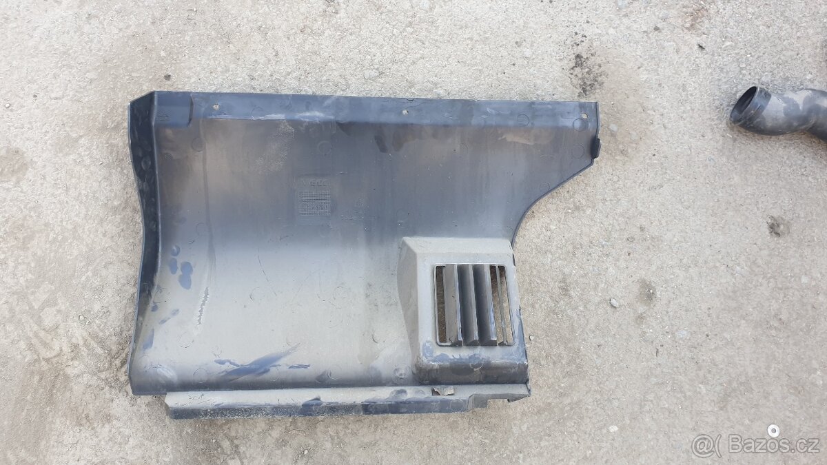 Pravý dolní plast 504225204 - 2