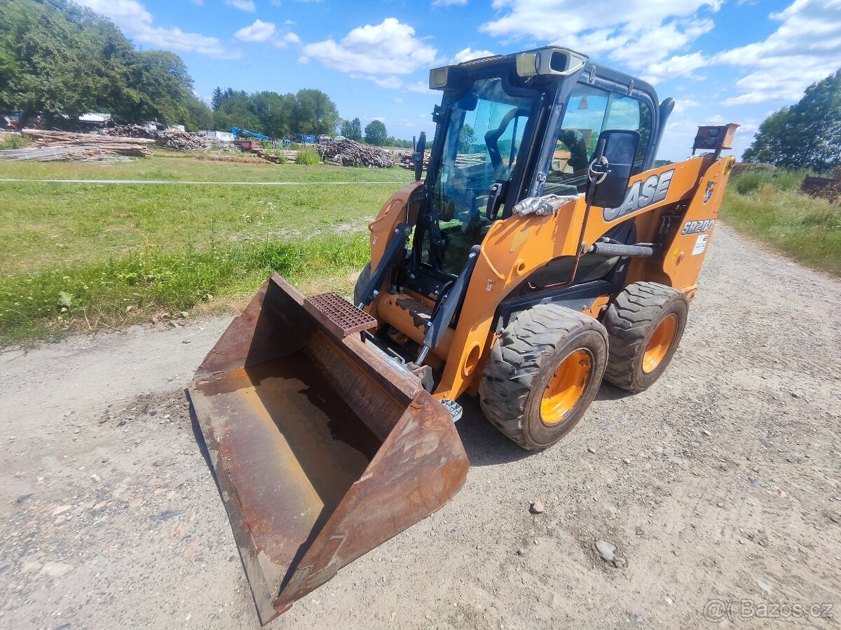 Smykový nakladač Case SR 200 - 2