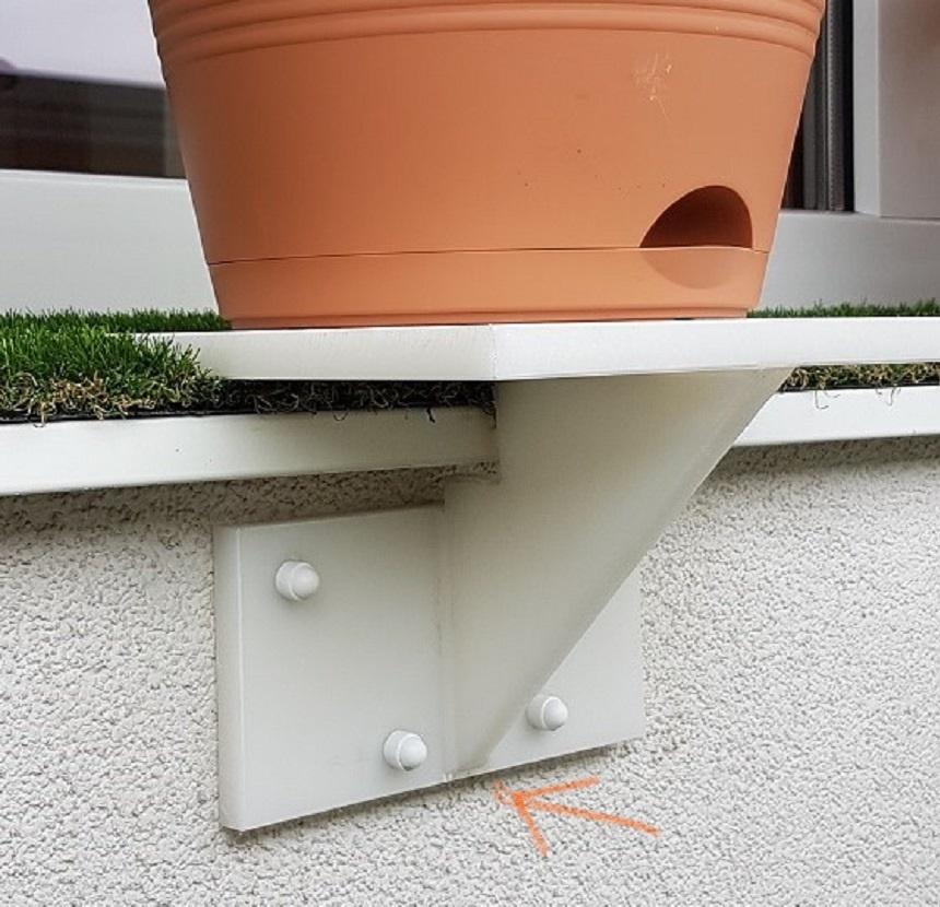 Zakázkové poličky na balkon - 2