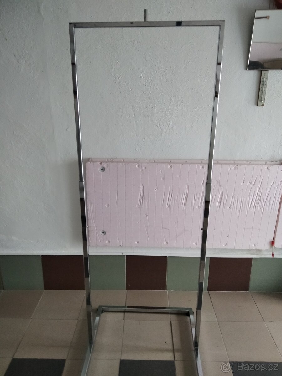 Stojanový věšák na oděv - 2