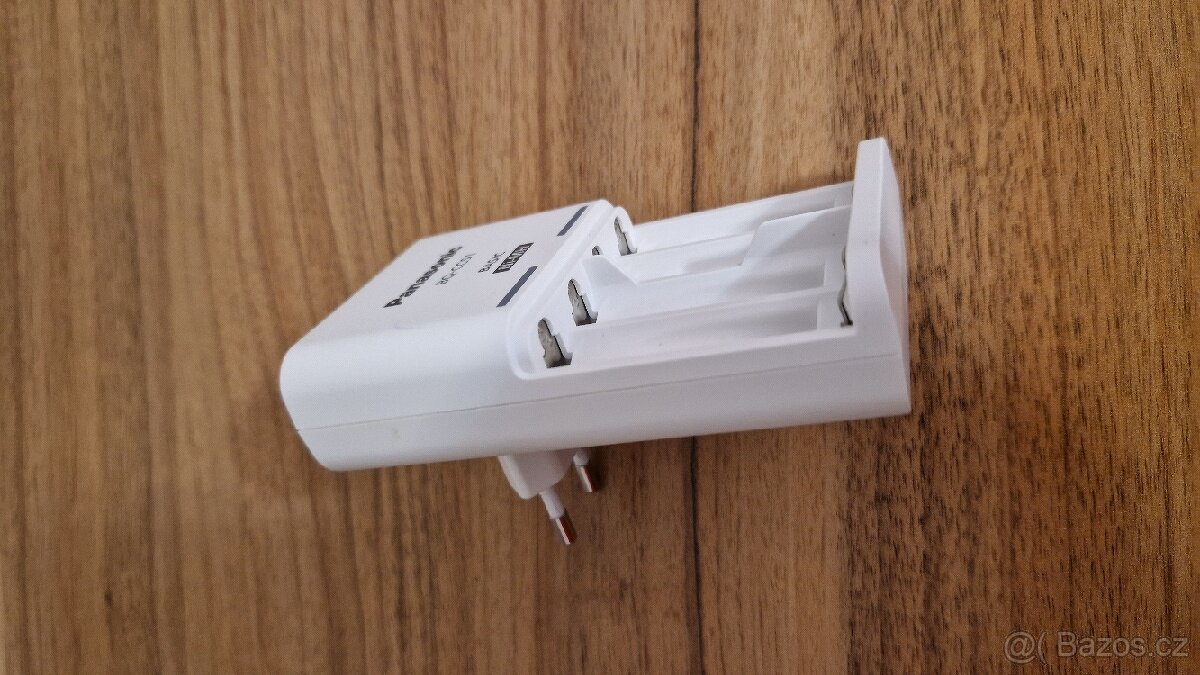 Nabíječka Panasonic - 2