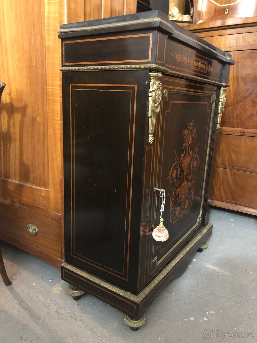 Starožitná intarzovaná skříňka s mramorovou deskou - 2