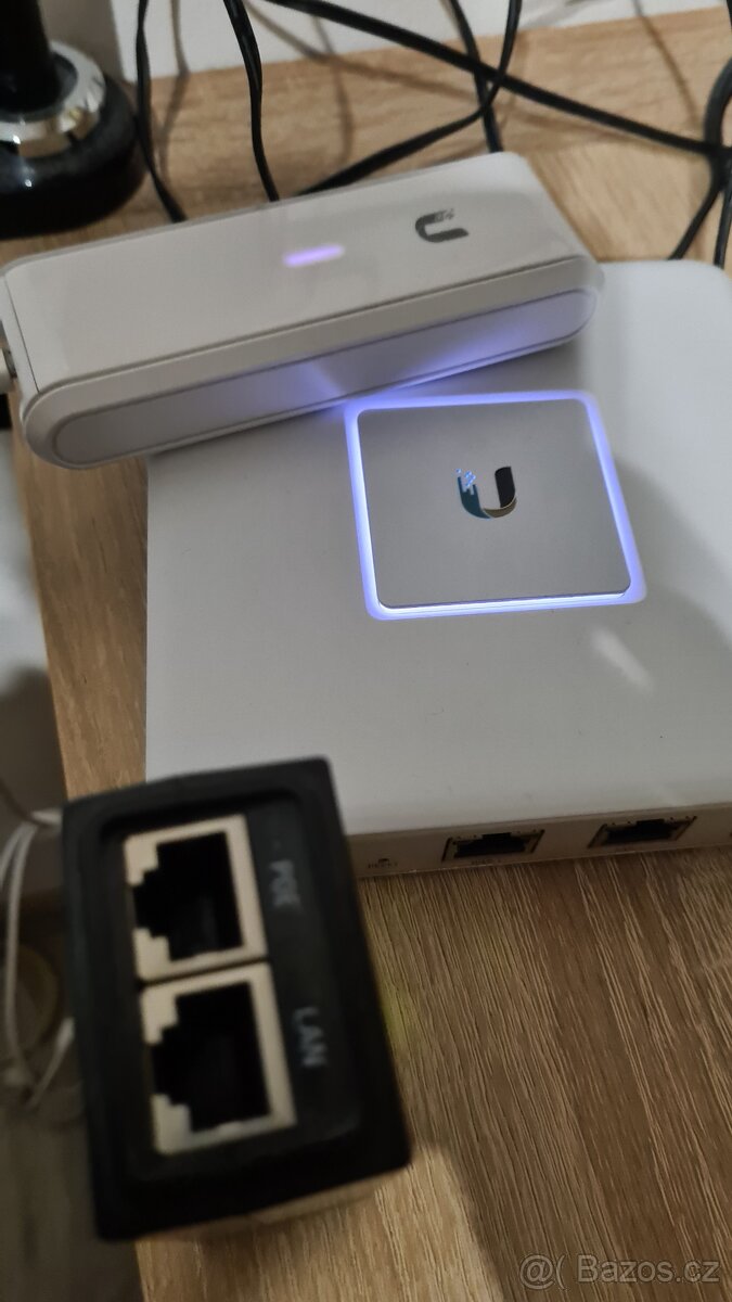 Unifi security gateway + Cloud Key + 3x AP - 2