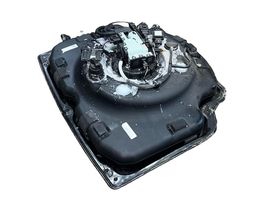 AdBlue nádrž 7P0131878 VW Touareg 7P R-Line FL r.v. 2016 - 2