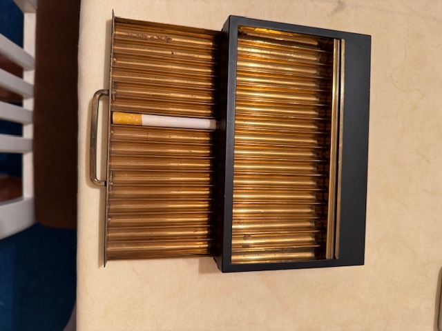 Luxusní dvoupatrová stolní kazeta na cigarety - 2