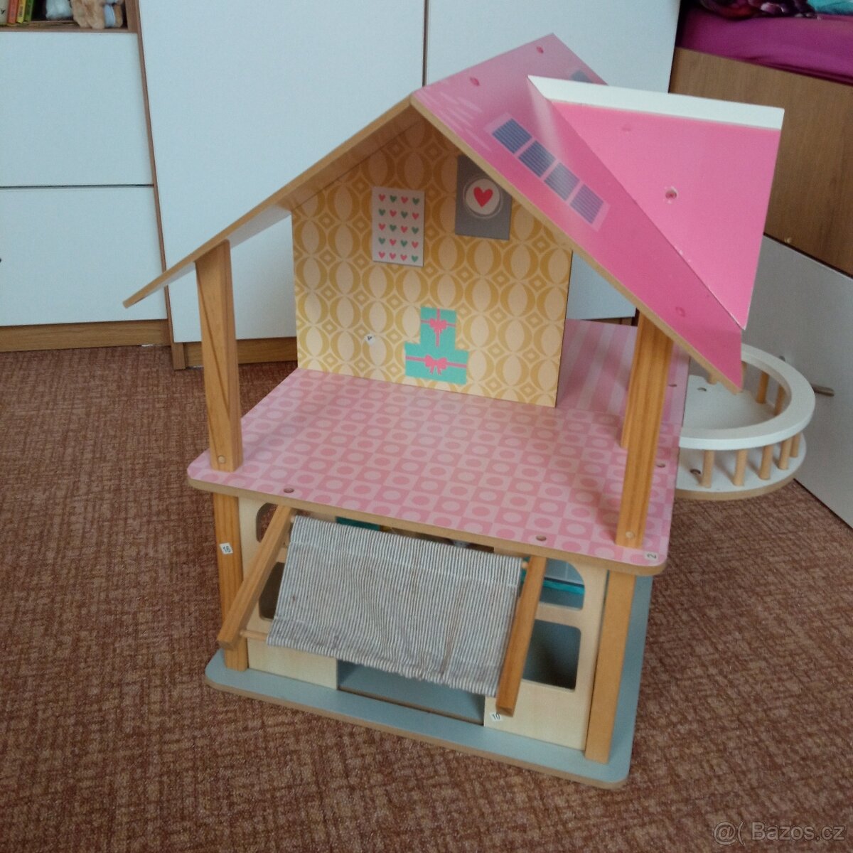 Dřevěný domek pro panenky - 2