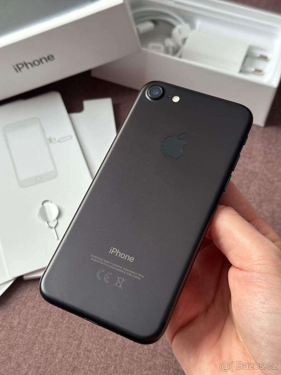 Apple iPhone 7 Black 32GB - 2