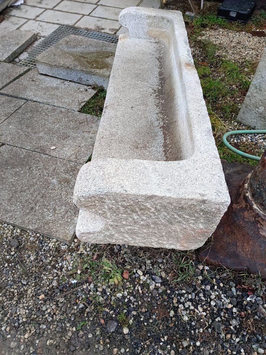 Zulova kamenná lavička - 2