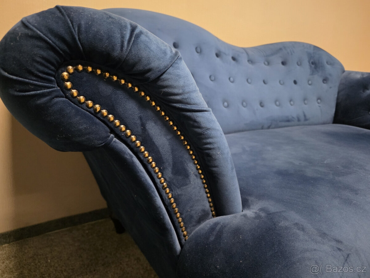 Modrý stylový zdobený gauč semiš - 2