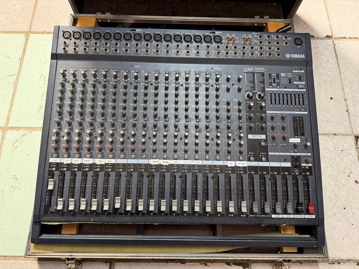 Yamaha EMX5000-20 20-Channel Powered Mixer - 2